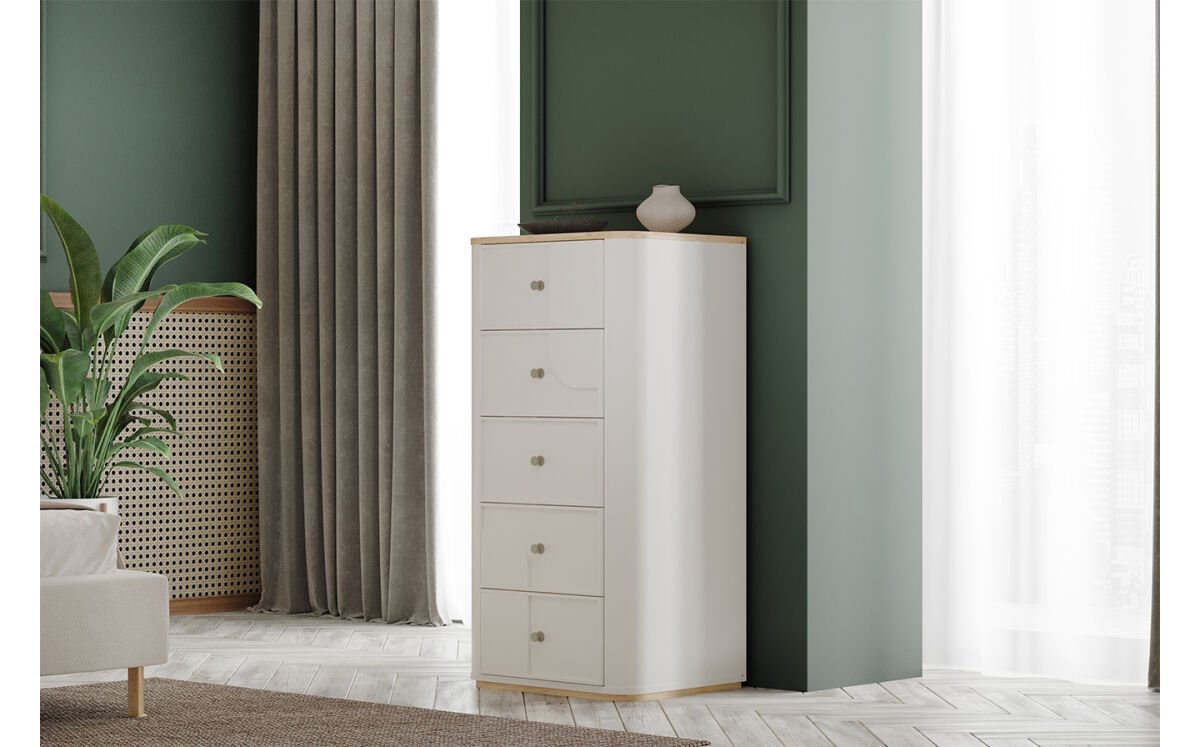 Интериор на модерна спалня със скандинавски мебели в бяло и дърво